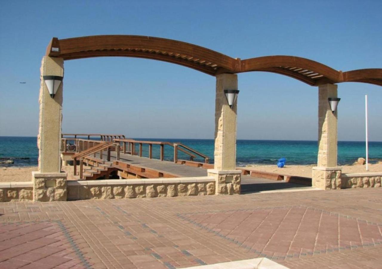 Balfour Sea View City Center Нагарія Екстер'єр фото