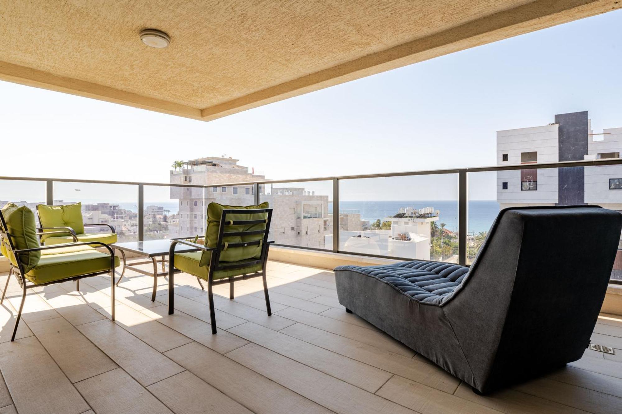 Balfour Sea View City Center Нагарія Екстер'єр фото