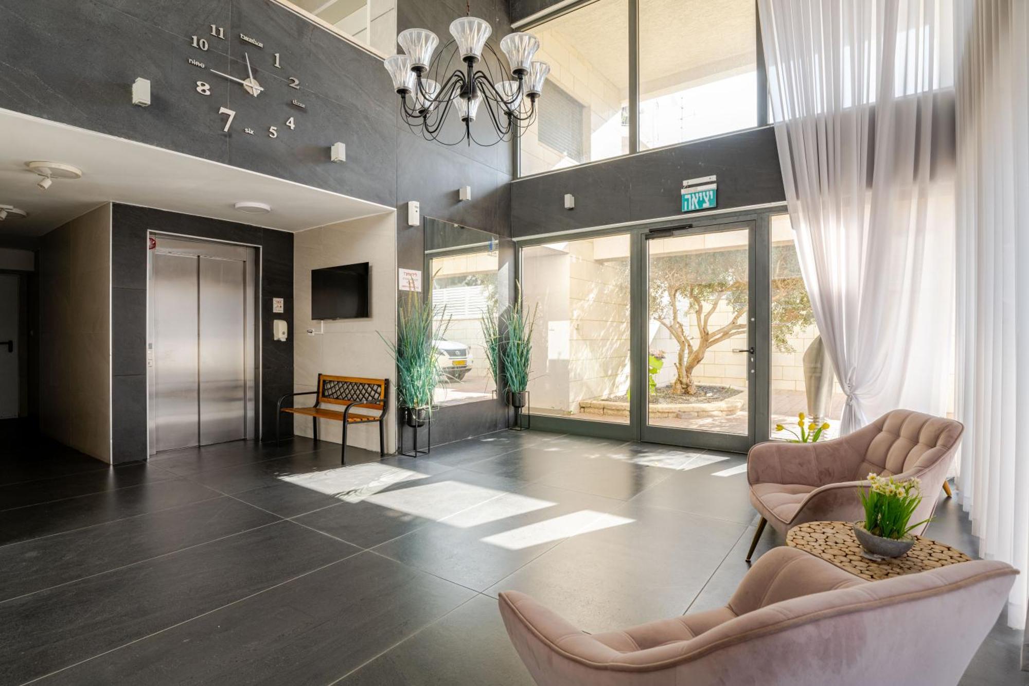 Balfour Sea View City Center Нагарія Екстер'єр фото