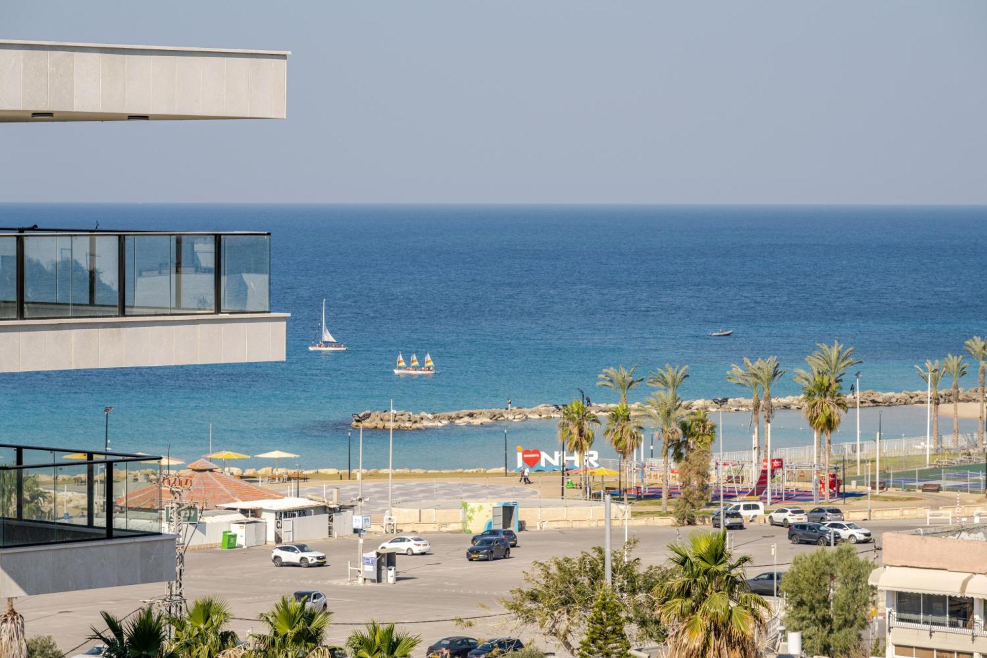 Balfour Sea View City Center Нагарія Екстер'єр фото